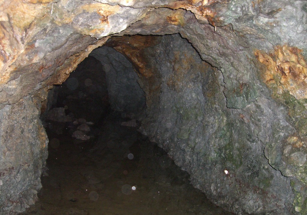 cave archeominerarie